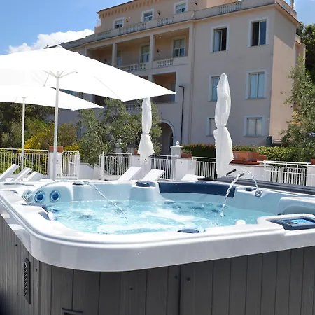 Готель Boutique Helios (adults Only)