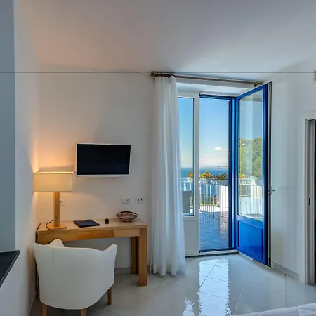 Готель Boutique Helios (adults Only) 4*
