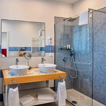 Готель Boutique Helios (adults Only)