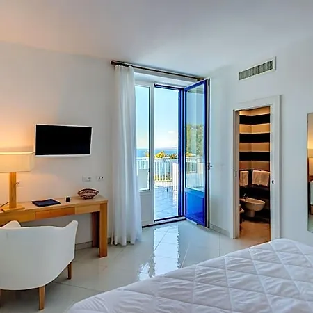 Boutique Helios (adults Only) 호텔 4*